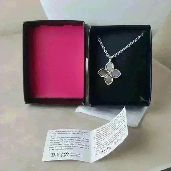 Avon silver tone necklace - Picture 15 of 17